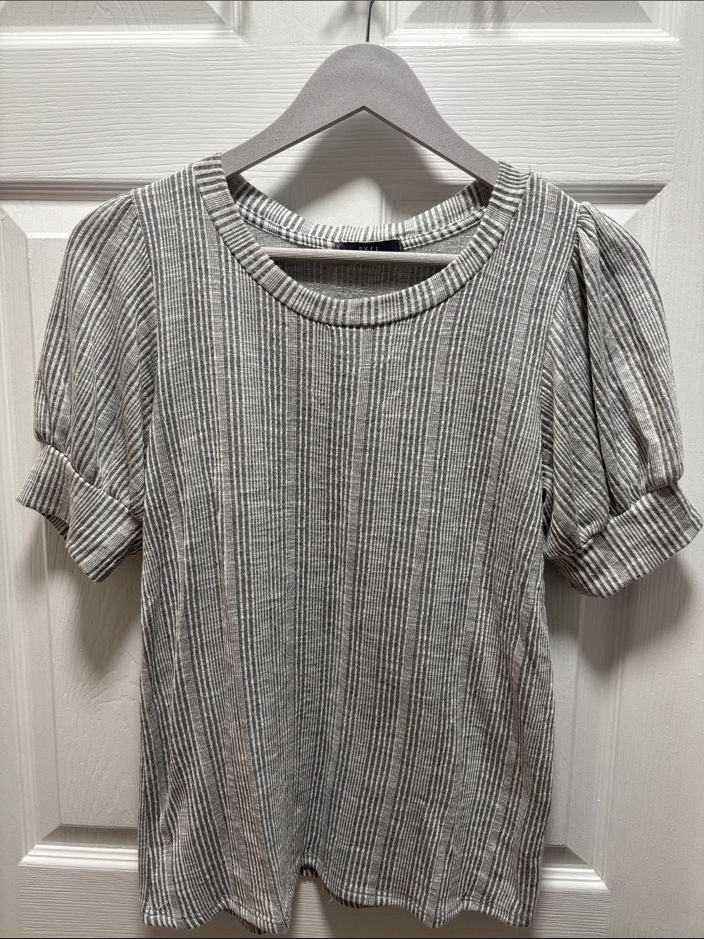 Striped Gray Short Sleeve Puff-Sleeve Tee